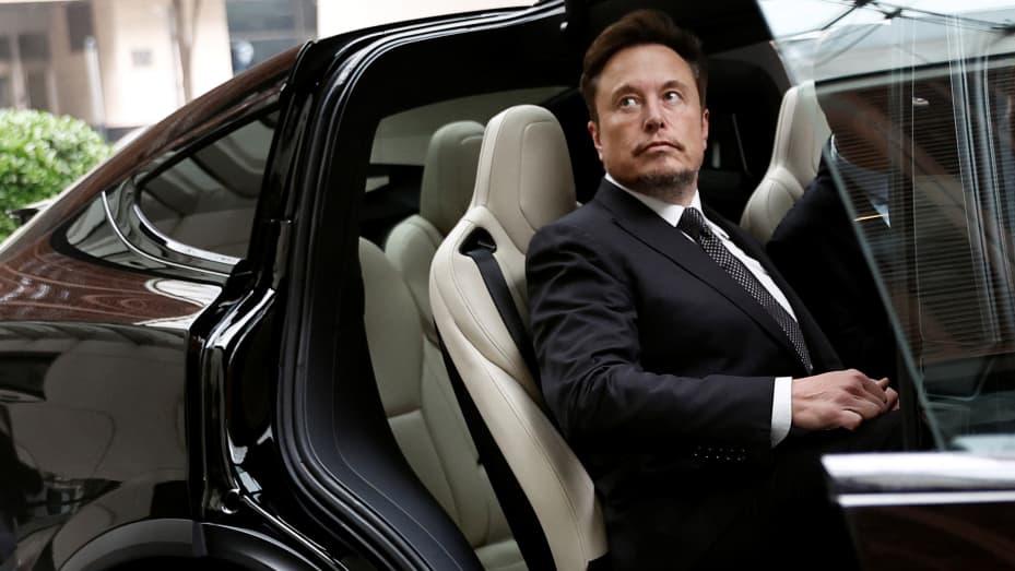 Elon Musk Visits China to Discuss Tesla's Self-Driving Rollout