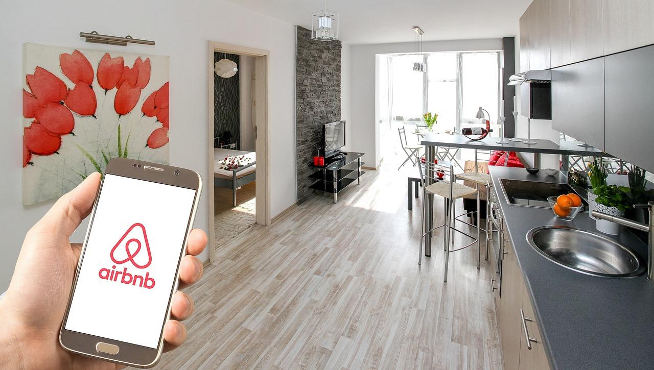 Leverage Edu Partners with Airbnb to Offer Temporary Housing for International Students